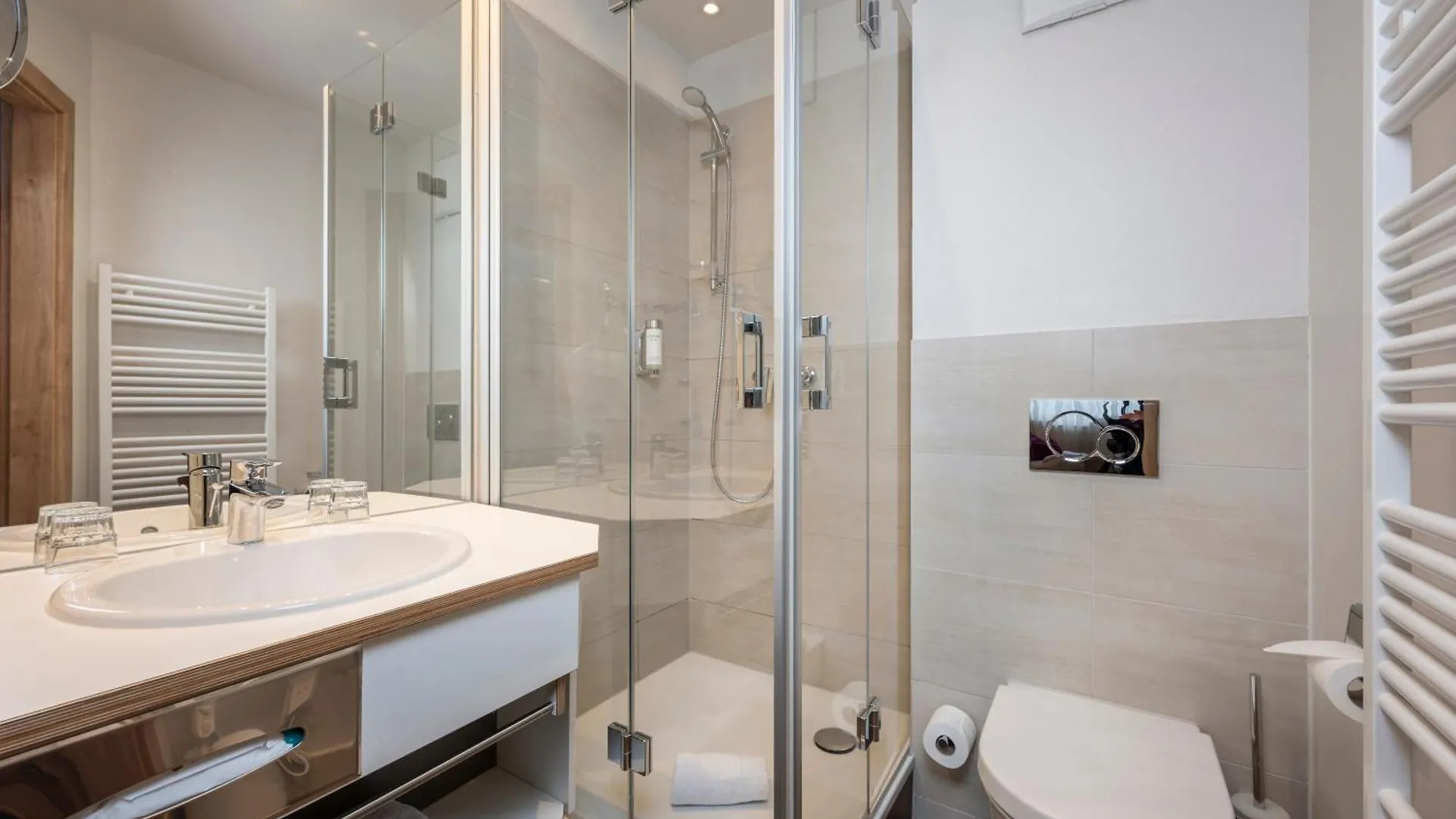 *** Guest house Hotel Junior By Max 70 Salzburg Austria