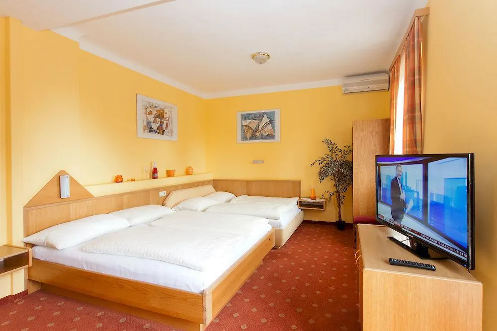 Hotel Junior By Max 70 Salzburg 3*,